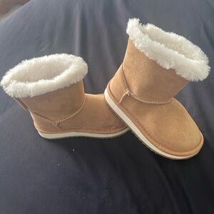 Baby winter boots.       NwoT